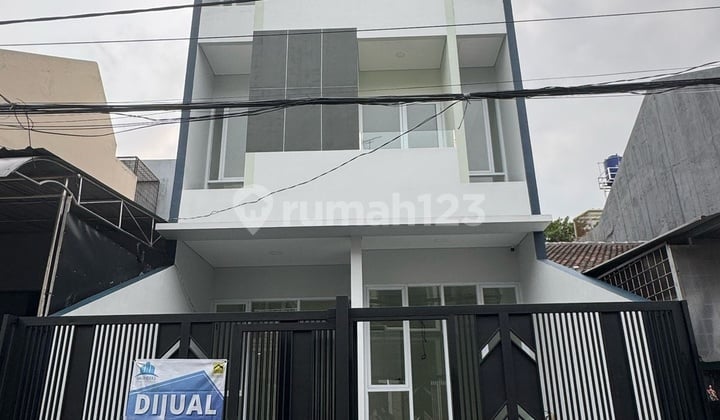 Dijual Rumah Minimalis 3 Lantai di Cengkir Barat