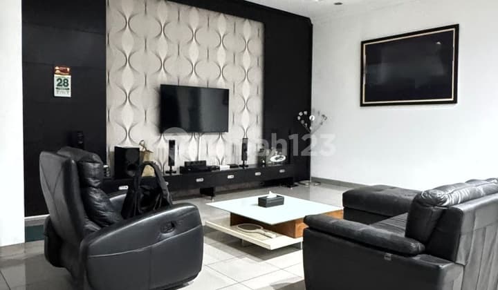 Rumah 2 Lantai dan Semifurnised di Villa Gading Indah