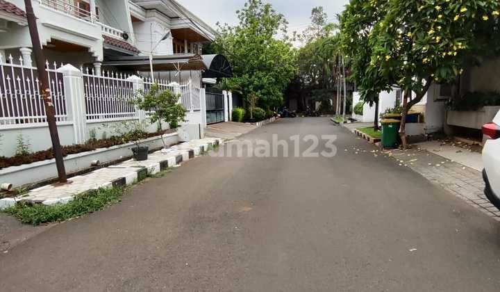 Rumah di Kebon Jeruk Tosiga Jakarta Barat Strategis Samping Tol