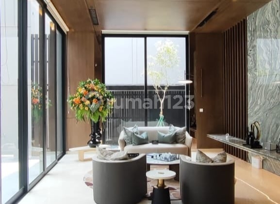 Botanic Villa Nava Park BSD City Tangerang Rumah Mewah backyard Kebun