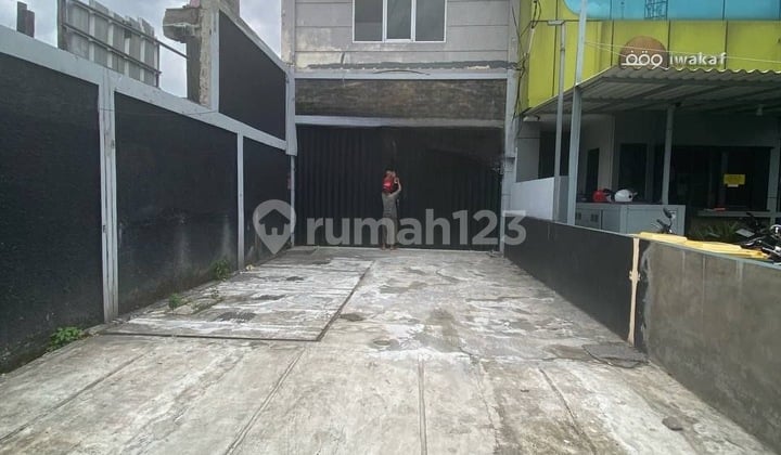 Disewakan Ruko Hook di Jalan Utama Condet