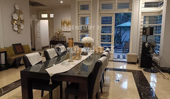 Rumah Mewah Asri & Luas Lingkungan Nyaman di Bintaro Sektor 8