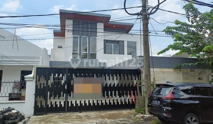 Kutisari Main Road, Minimalist Chic