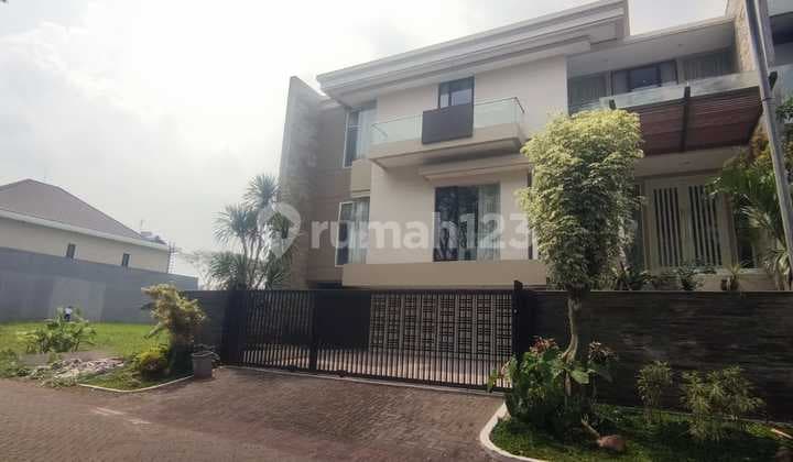 Rumah Citraland Somerset 3 Lantai Full Furniture
