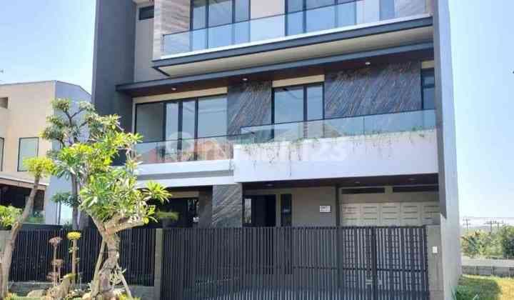 Rumah Citraland Utama, Baru Gress Elit - 3 Lantai + Rooftop