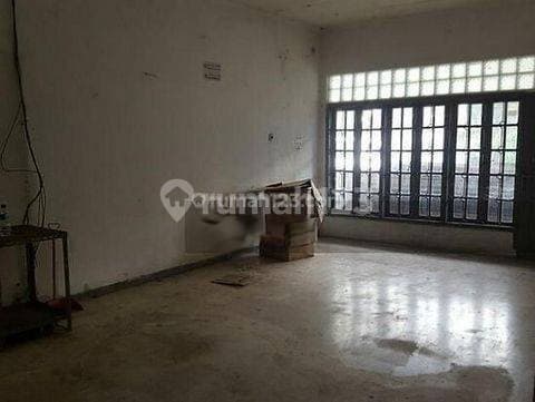 Rumah tua dihitung tanah di pinggir jalan raya