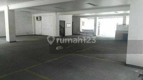 Bangunan Gedung Bagus untuk Usaha di Kebayoran Bau