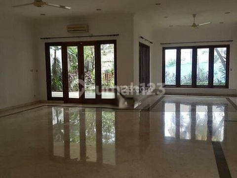 Rumah Megah bebas banjir di Kemang Jakarta Selatan.