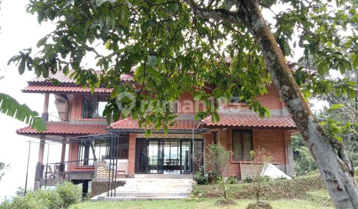 Dijual Vila Bergaya Industrialis di Kompleks Perumahan Elite Mega Indah Estate, Mega Mendung
