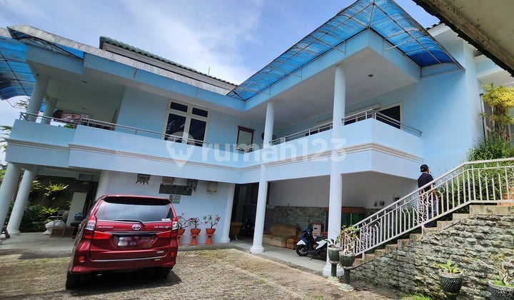 Turun Drastis Dijual Cepat Vila Terawat di Area Cibogo Dekat Jalan Raya Puncak