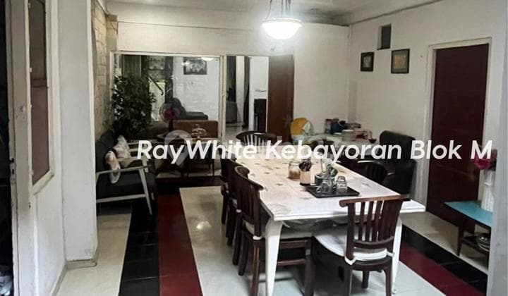 Rumah 3 Lantai di Area Strategis Kebayoran Baru Jakarta Selatan