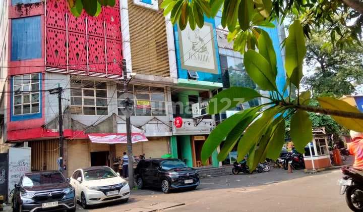 Ruko Gandeng 4 Lantai Daerah Blok M Dekat Jalan Melawai Raya Jakarta Selatan