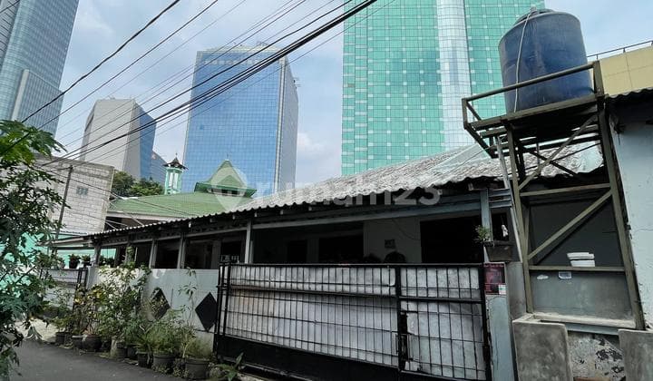 Old House Suitable for Boarding House Business in Bendungan Hilir, Central Jakarta