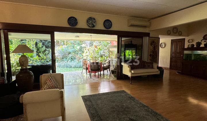 Rumah 1 Lantai Di Kemang Luas 990m2. Lebar Muka 30 Meter