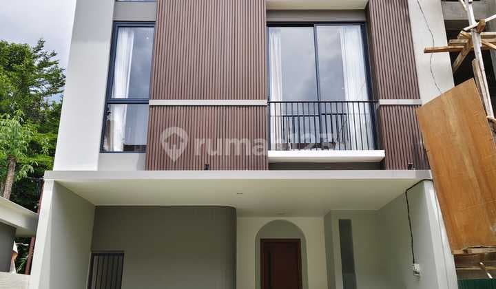 Rumah Bagus dan Baru 3 Lantai di Lebak Bulus Jakarta Selatan