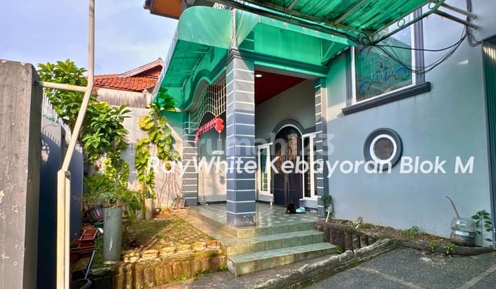 Rumah 2 Lantai Dijual di Cipete - Dekat MRT & Taman Belakang!
