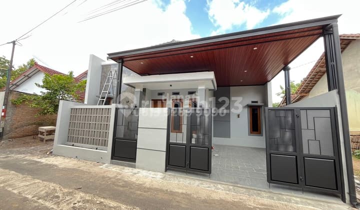 Rumah Minimalis Dalam Cluster Dekat Pasar Godean