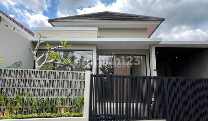 Rumah Minimalis Jogja Desain Modern di Purwomartani