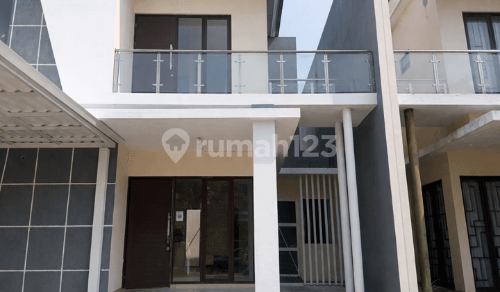 Rumah 2 Lantai Siap Huni di Cluster Arana, Harapan Indah, Bekasi