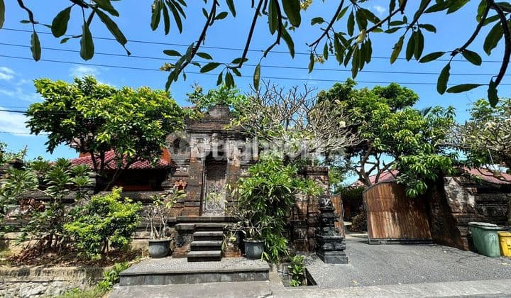RUMAH SUPER BESAR DAN HALAMAN LUAS DI DENPASAR