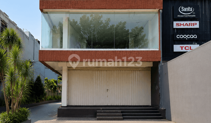 Building / 3-Story Shop House on Imam Bonjol, Denpasar, Very Strategic