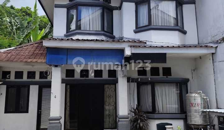 Rumah Dua Lantai Dekat Living World Denpasar