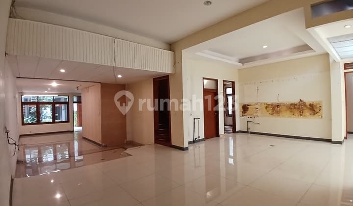 Strategic 2-Story House Ready to Occupy in Riau Wing