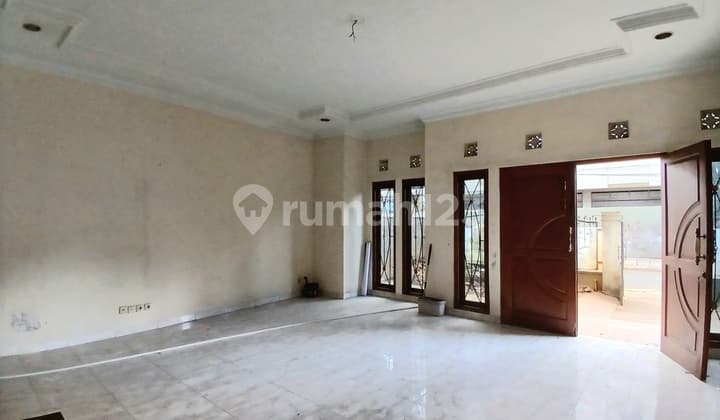 Rumah 3 Lantai Pajagalan Sayap Astanaanyar Strategis