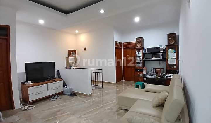 Rumah 2 Lantai Sayap Pasteur Bagus Siap Huni