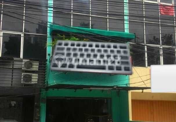 Ruko 3Lantai dan Rooftop Sangat Strategis Dukuh Atas, Menteng, Jakarta Pusat