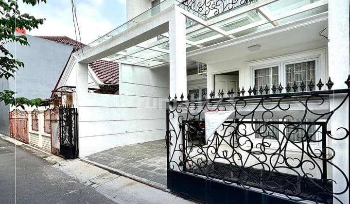 Bangun Baru 200m2 Siap Huni free AC & Kitchen Set Baru di Tebet