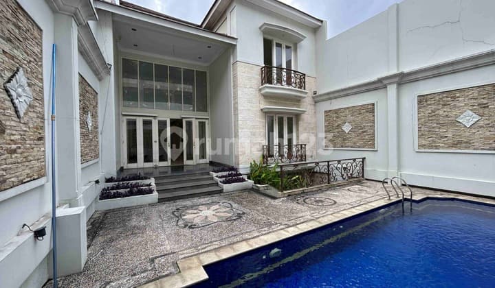 Rumah Modern Classic Siap Huni 550m2 +pool Jalan Lebar
