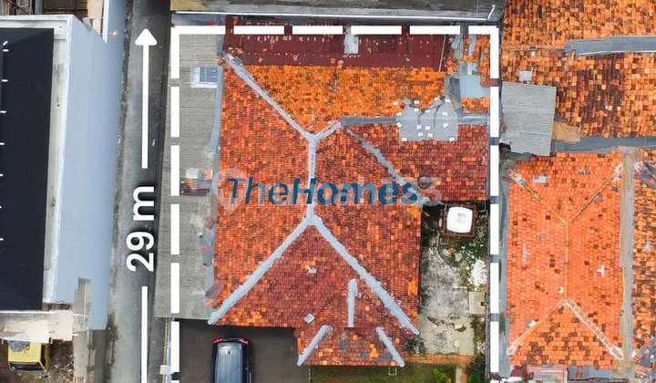 Dijual Rumah Hook Luas 421m2 Pinggir Jalan Lebar 3 Mobil