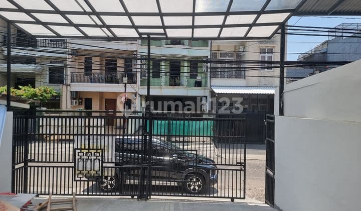 Rumah 3 Lantai di Kelapa Puan Kelapa Gading Siap Huni Bagus