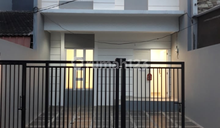 Rumah Baru 2 1/2 Lantai di Janur Kuning Kelapa Gading Siap Huni