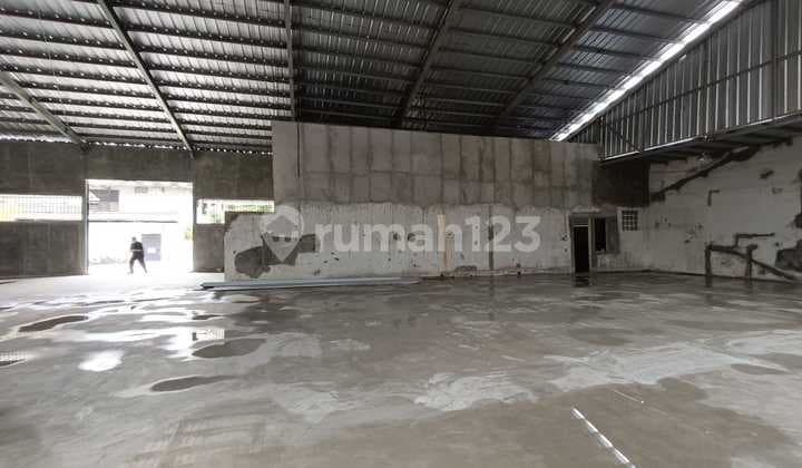 Gudang Kantor dan Mess di Penggilingan Jakarta Timur Siap Huni