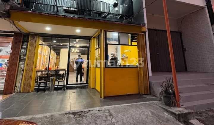 2.5-Story Shophouse on Bagus Boulevard, Ready to Occupy, Strategic Location