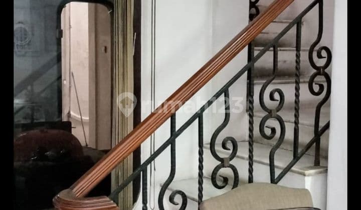 Rumah Mewah Siap Huni, Asri & Tenang, di Jalan Kramat Jakarta Timur 2 Lantai Bagus SHM