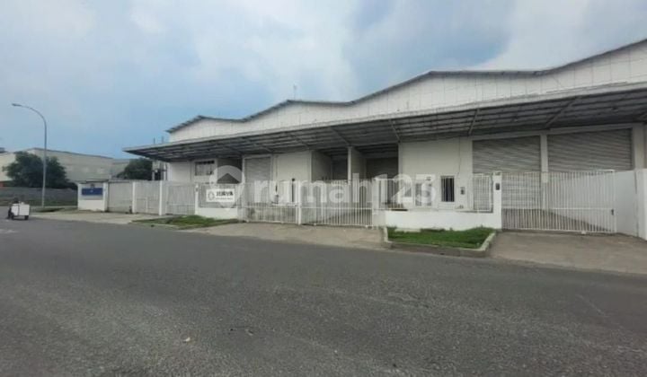 Warehouse in Central Cikarang, area 926 m², Facilities: Loading Dock, Office, 40 ft Container Access, PAM water, SHM #brndfl