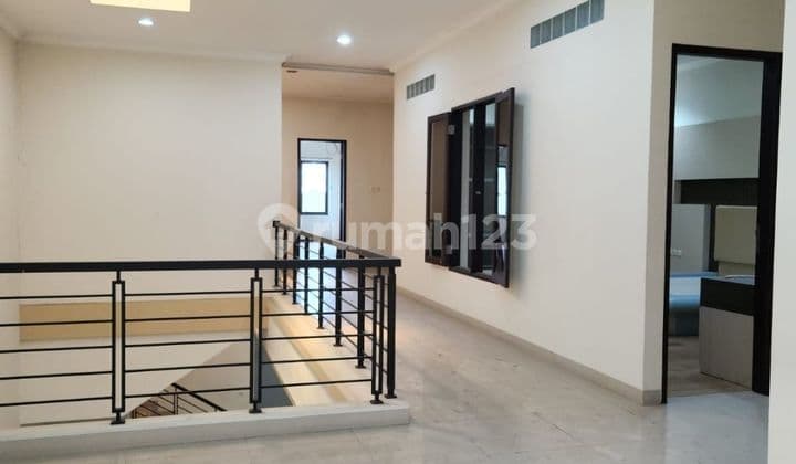 Rumah Siap Huni di Villa Gading Indah, Kelapa Gading 3 Lantai SHM Bagus Terawat Bebas banjir lokasi strategis dekat Mall, sekolah, Akses Toll #vaniagpkg