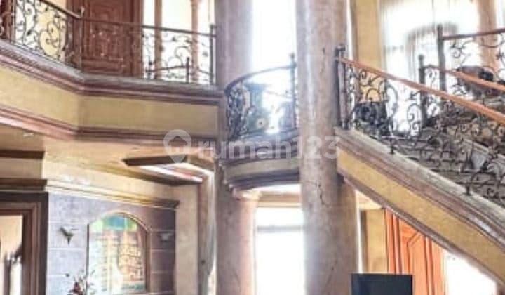 Rumah Mewah siap huni full furnished full granit dapur gudang ada roof top posisi Hook lokasi Strategis dekat Jalan Tol, RS, Mall #lea