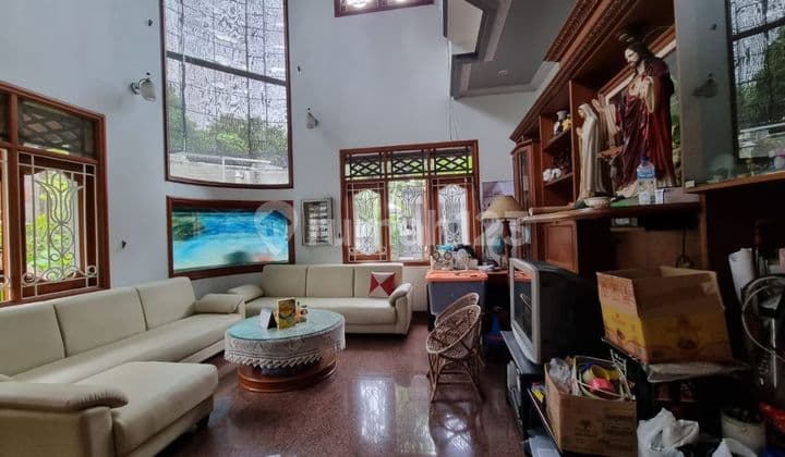 Rumah Siap Huni Rapi Terawat Lingkungan Tenang Asri di Kayu Putih Jakarta Timur 3 Lantai SHM Lantai Granit Slab ada Water Heater Kusen Kayu Jati Super Rumah sudah Tinggi 80 cm dari Jalan Bebas Banjir Lokasi sangat Strategis dekat Mall RS Pusat Kuliner