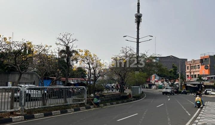 Gedung 2.5 Lantai di Pegambiran Rawamangun Pulogadung Jakarta Timur Zona Komersial Pusat Kuliner masih aktif berjalan bentuk Ngantong 1000 m SHM cocok untuk Resto Office Showroom Bank Salon Kecantikan Lokasi sangat strategis jalan kembar hidup ramai d