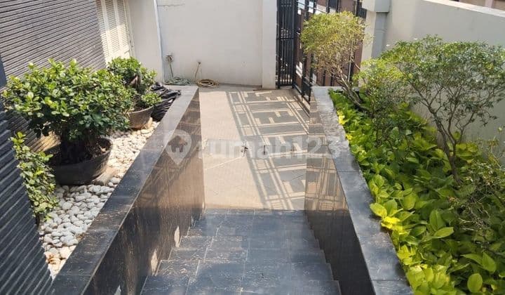 Minimalist Neat Well-Maintained Hook House 3 Floors ¹/₂ 7 Units AC Marble Flooring Water Heater Solahart Semi-Furnished Facing North-West #nicholaserapeak