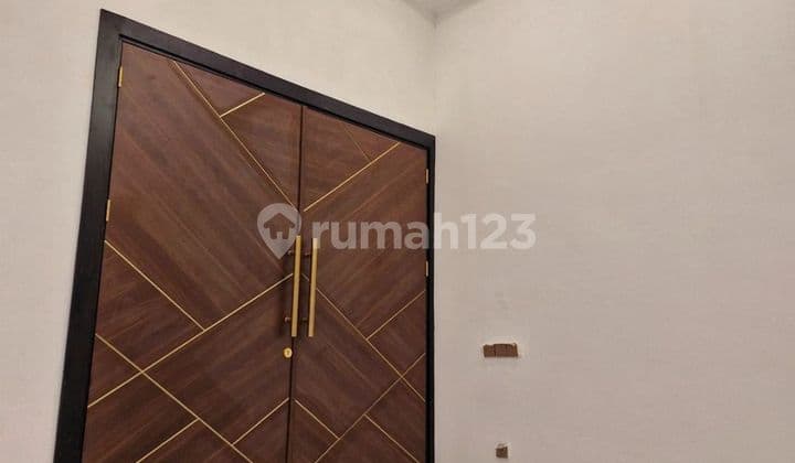 Rumah Kondisi Baru Siap Huni 3 Lantai SHM Hadap Selatan Kondisi Baru Rapi Bersih Memiliki Multi Function Room Lokasi Strategis Teras Depan Ruang Voyer Ruang Teras Indoor Ruang Teras Outdoor Rooftop Terrace Rooftop Garden Dapur Basah Dapur Kering Bebas Ban