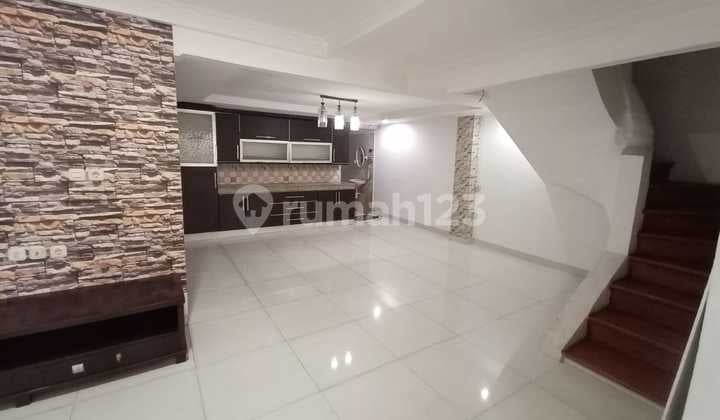 Disewa Rumah 2 Lantai di Kelapa Gading Jakarta Utara