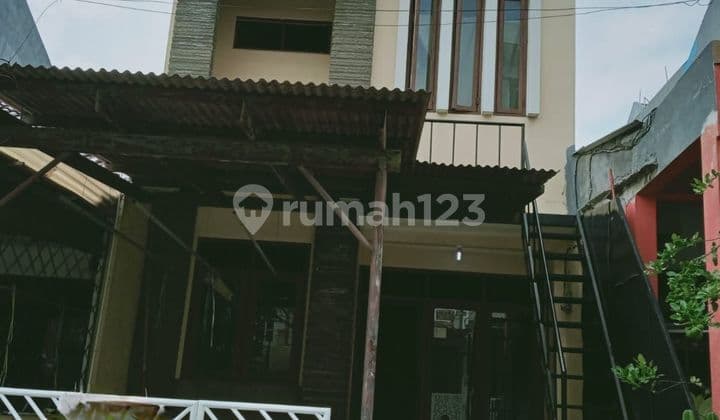 Rumah di Jl. Kelapa Molek 2 Lantai SHM Bagus