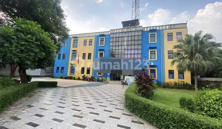 Land Area 2,634M²! 3-Storey Building in Sumur Batu, Bekasi, West Java