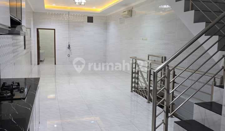 Dijual Ruko 3 Lantai Cantik di Pejuang Bekasi