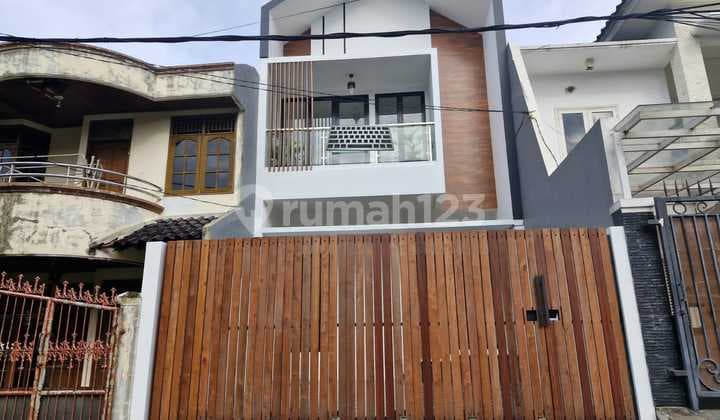 Rumah Baru 2 Lantai,Siap Huni,Bebas Banjir di Pondok Kelapa,Duren Sawit,Jakarta Selatan